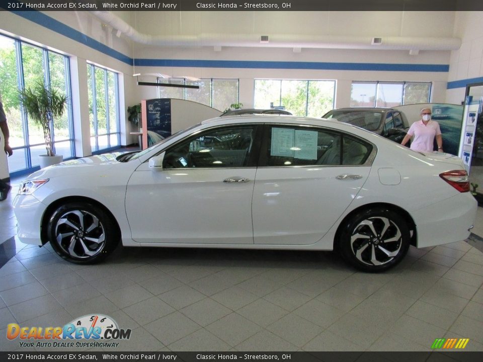 2017 Honda Accord EX Sedan White Orchid Pearl / Ivory Photo #10