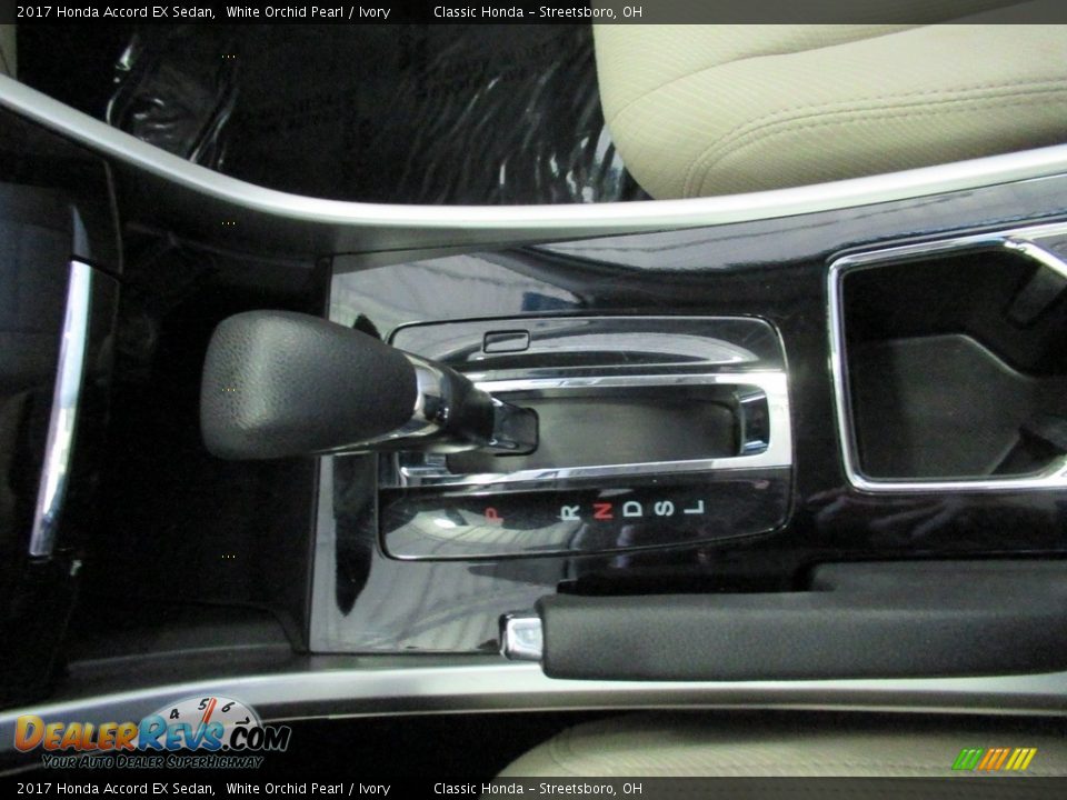 2017 Honda Accord EX Sedan White Orchid Pearl / Ivory Photo #32
