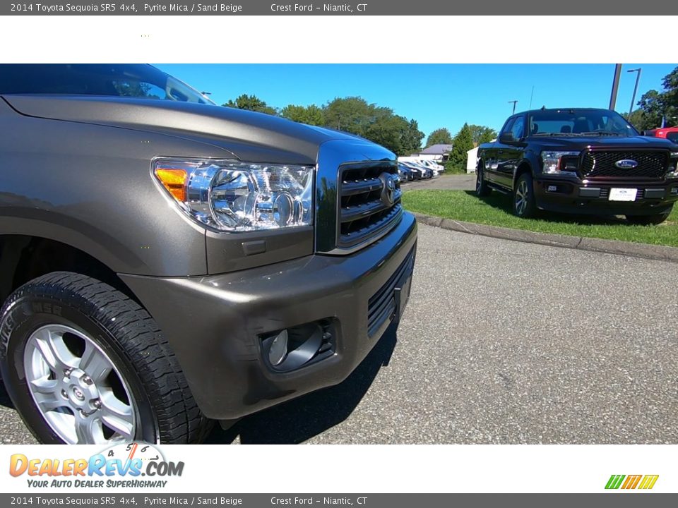 2014 Toyota Sequoia SR5 4x4 Pyrite Mica / Sand Beige Photo #30