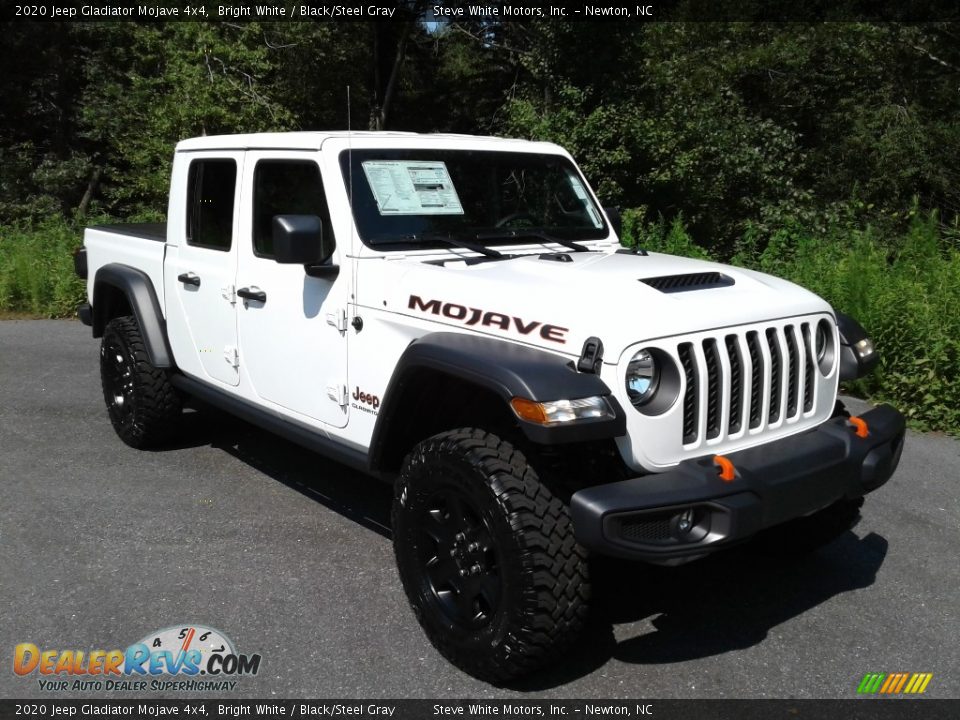 Front 3/4 View of 2020 Jeep Gladiator Mojave 4x4 Photo #6