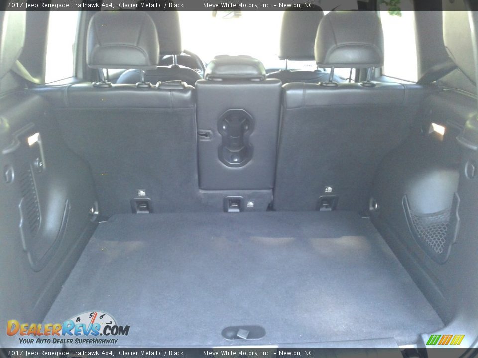 2017 Jeep Renegade Trailhawk 4x4 Glacier Metallic / Black Photo #14