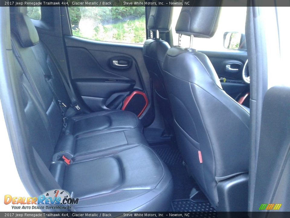 2017 Jeep Renegade Trailhawk 4x4 Glacier Metallic / Black Photo #15