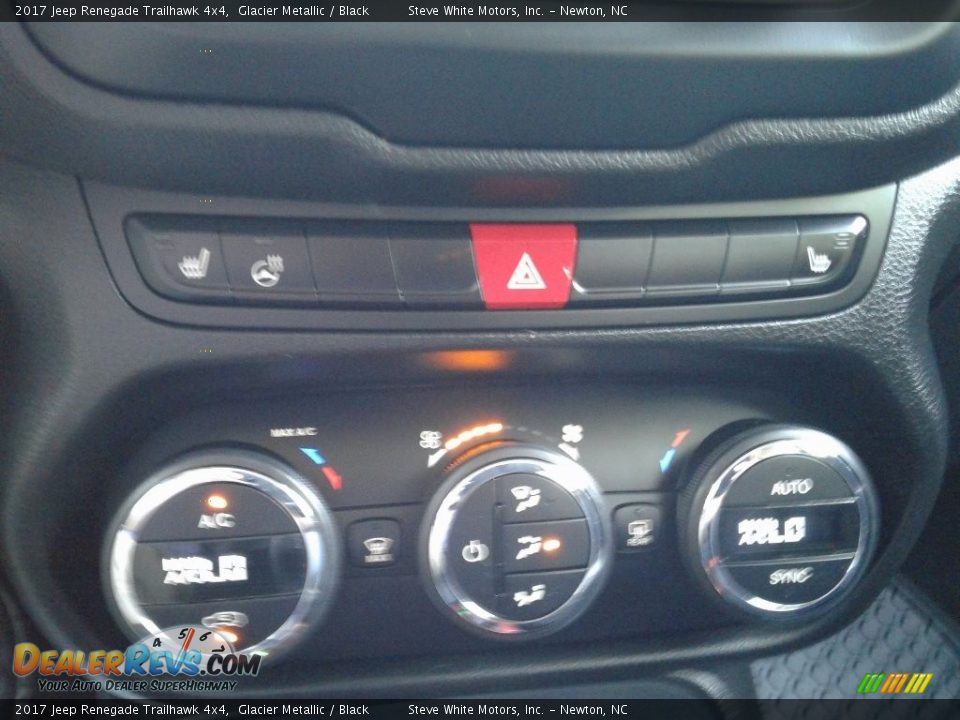 2017 Jeep Renegade Trailhawk 4x4 Glacier Metallic / Black Photo #23