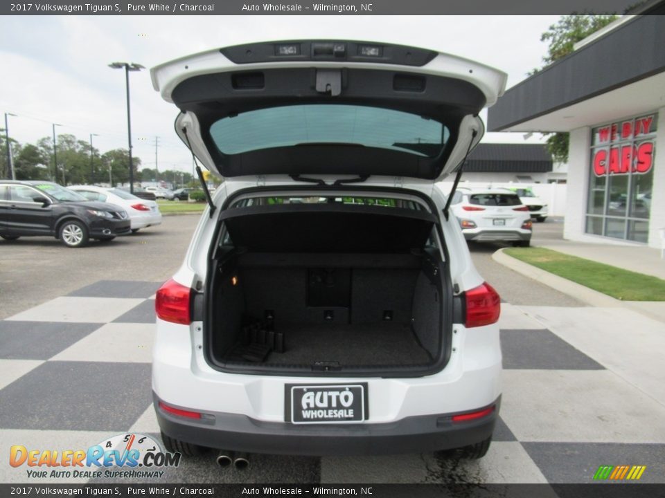 2017 Volkswagen Tiguan S Pure White / Charcoal Photo #5