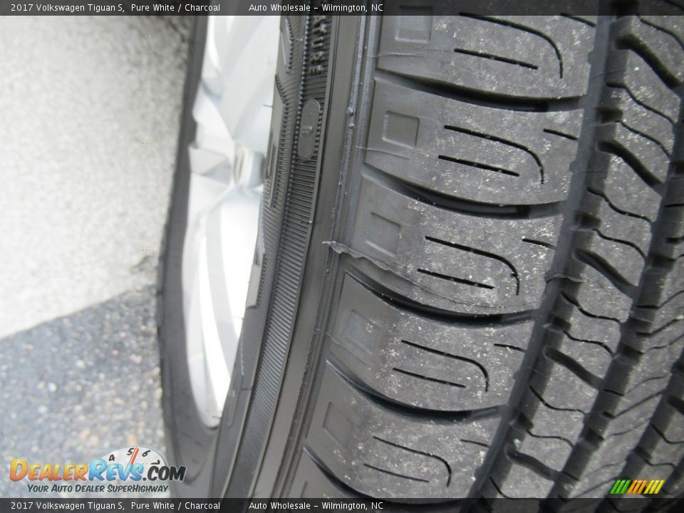2017 Volkswagen Tiguan S Pure White / Charcoal Photo #8