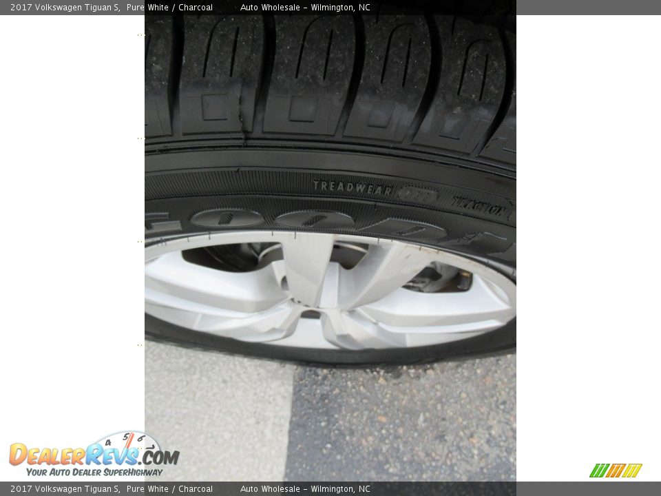 2017 Volkswagen Tiguan S Pure White / Charcoal Photo #9