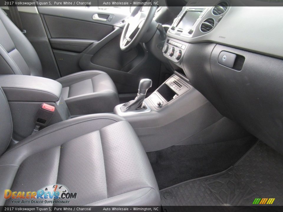 2017 Volkswagen Tiguan S Pure White / Charcoal Photo #13