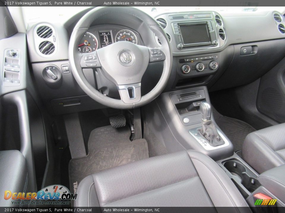 2017 Volkswagen Tiguan S Pure White / Charcoal Photo #15