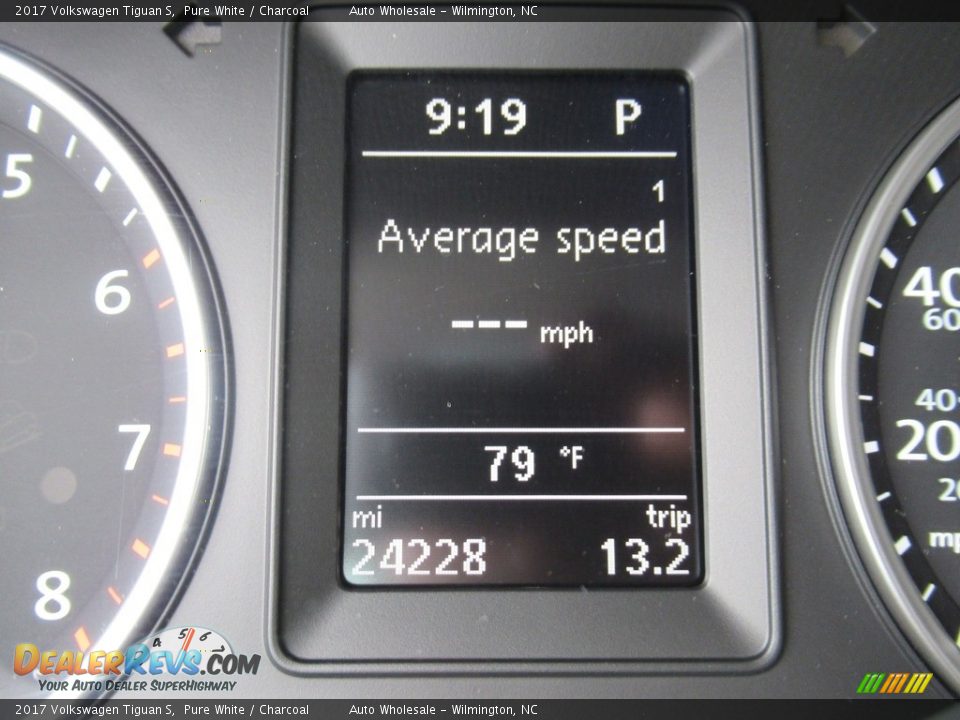 2017 Volkswagen Tiguan S Pure White / Charcoal Photo #16