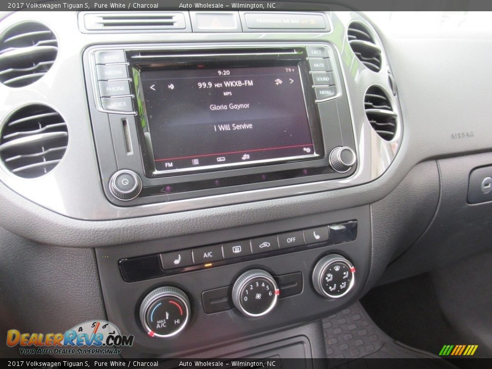 2017 Volkswagen Tiguan S Pure White / Charcoal Photo #17
