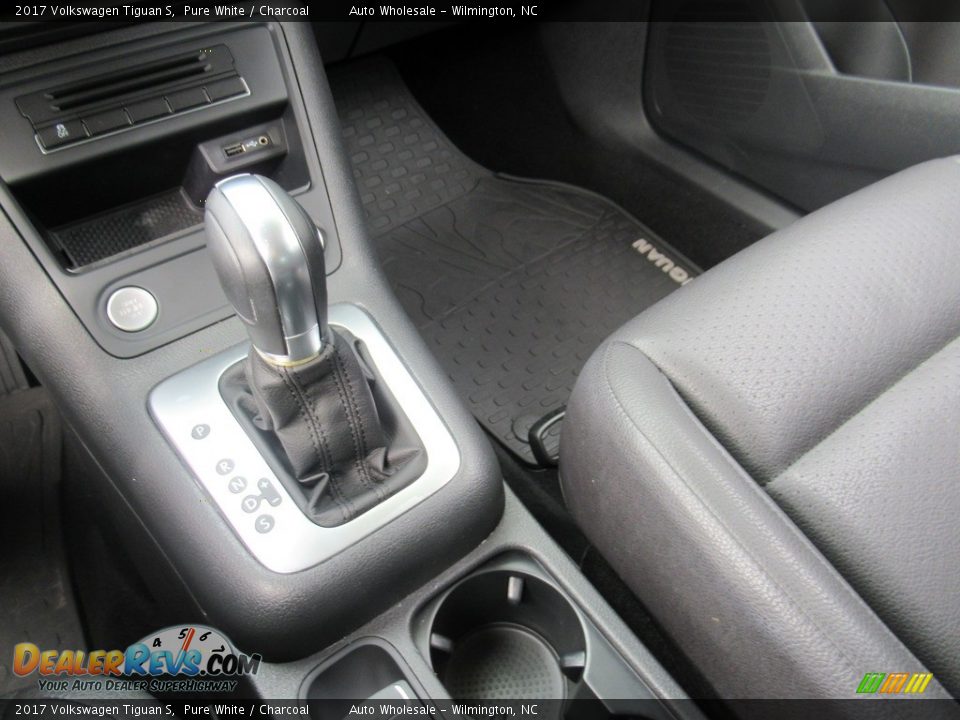 2017 Volkswagen Tiguan S Pure White / Charcoal Photo #19