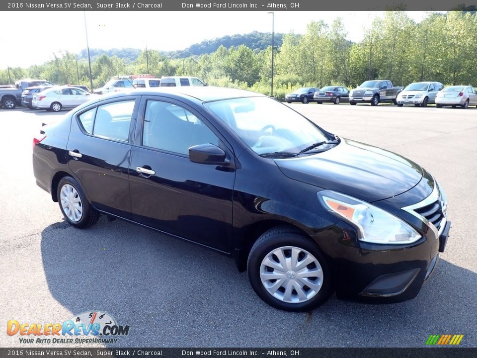 Front 3/4 View of 2016 Nissan Versa SV Sedan Photo #2