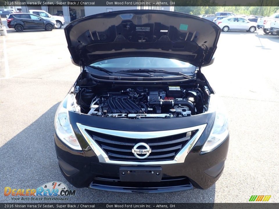 2016 Nissan Versa SV Sedan Super Black / Charcoal Photo #5