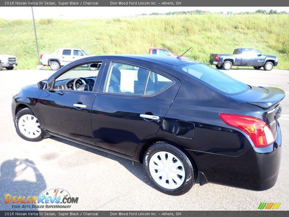 Super Black 2016 Nissan Versa SV Sedan Photo #9