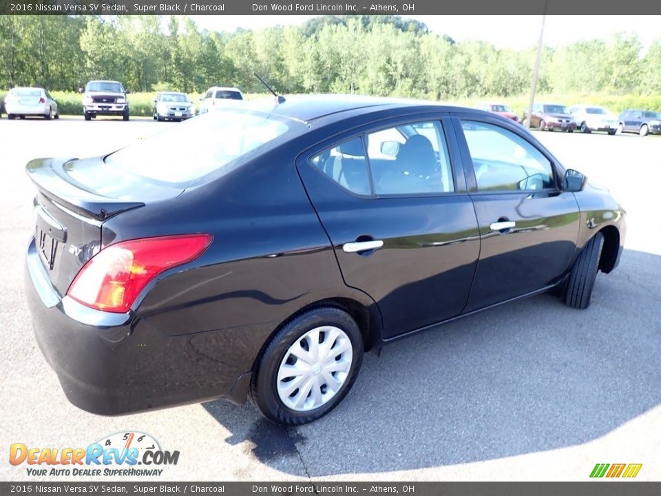 2016 Nissan Versa SV Sedan Super Black / Charcoal Photo #14