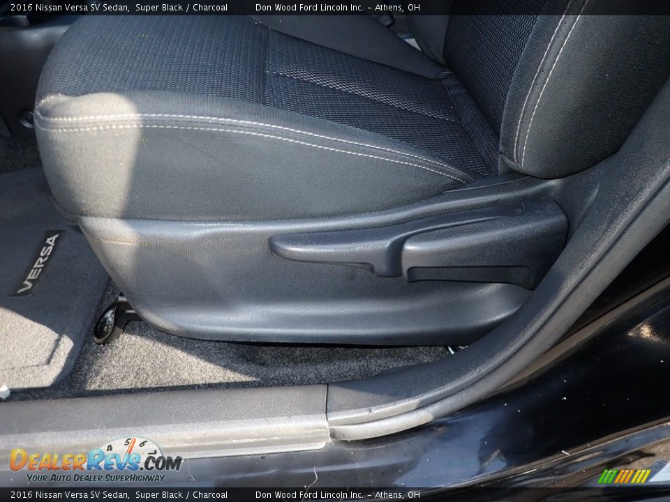 Front Seat of 2016 Nissan Versa SV Sedan Photo #17