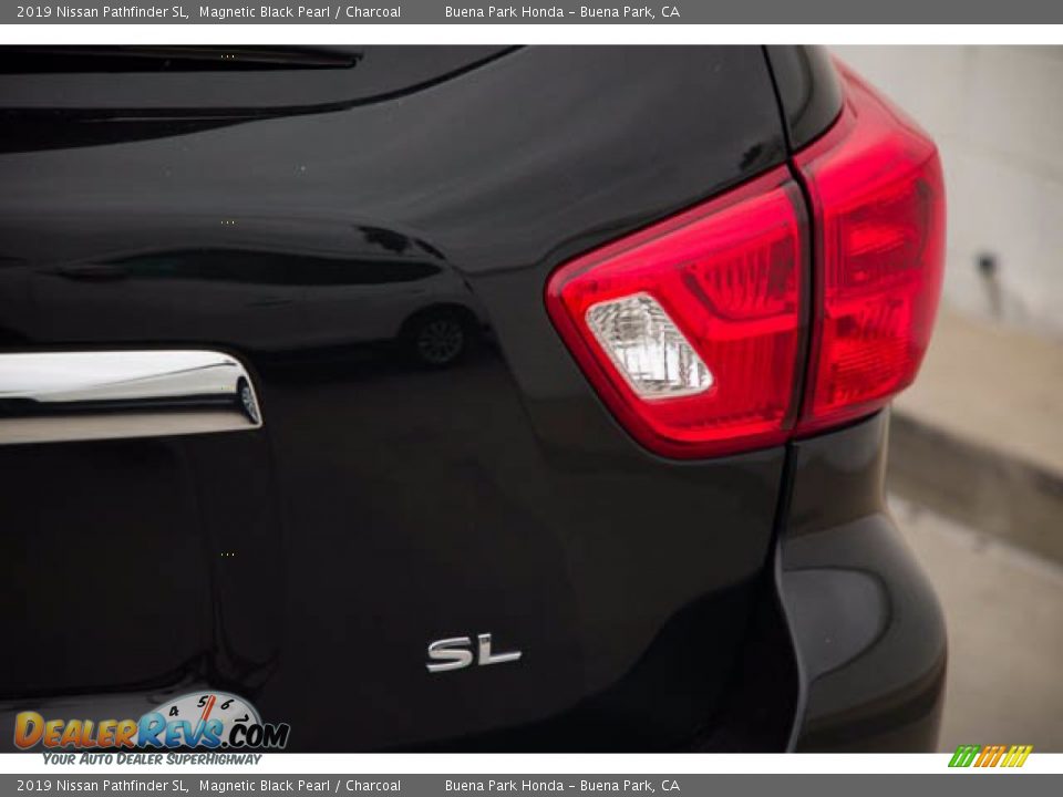 2019 Nissan Pathfinder SL Magnetic Black Pearl / Charcoal Photo #11