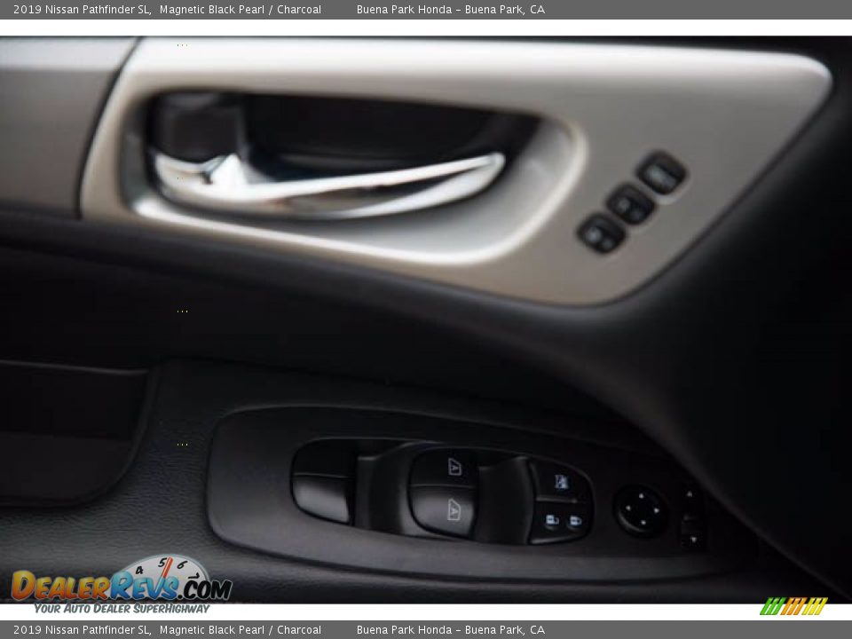2019 Nissan Pathfinder SL Magnetic Black Pearl / Charcoal Photo #29