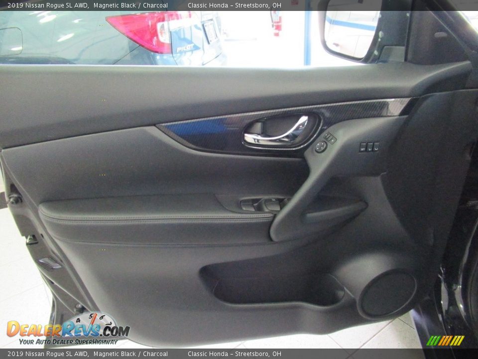 2019 Nissan Rogue SL AWD Magnetic Black / Charcoal Photo #25