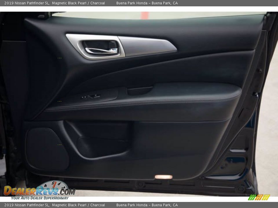 2019 Nissan Pathfinder SL Magnetic Black Pearl / Charcoal Photo #32