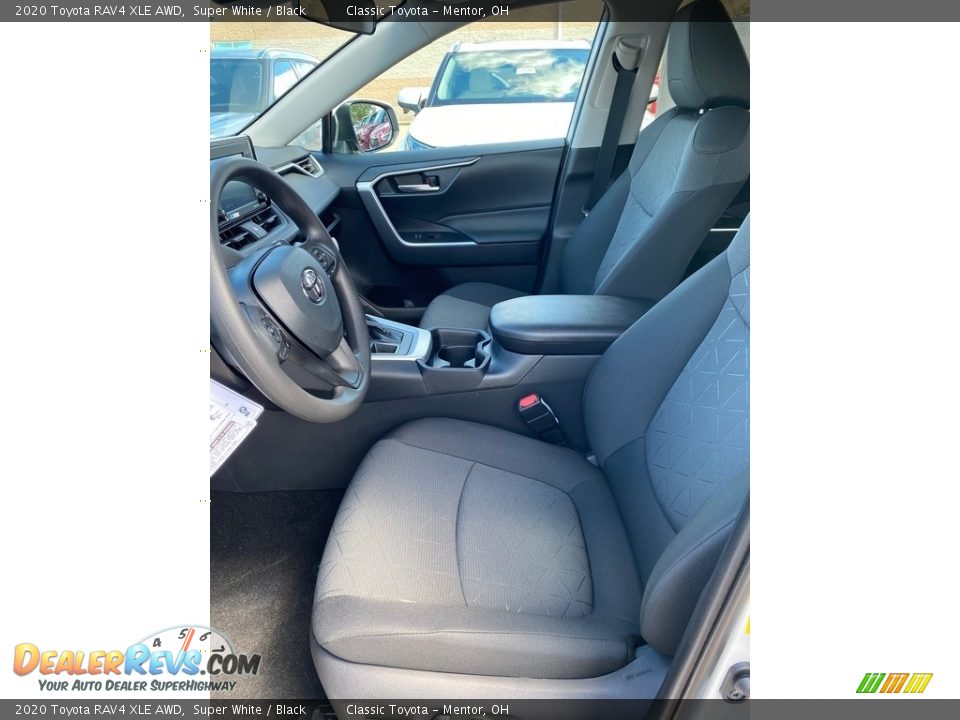 2020 Toyota RAV4 XLE AWD Super White / Black Photo #2