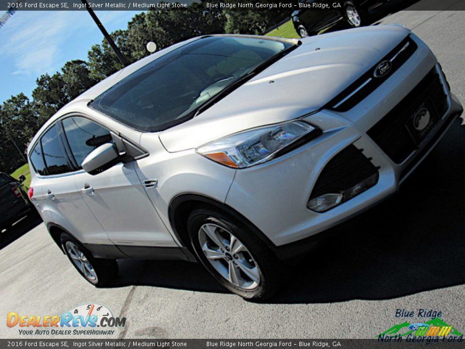 2016 Ford Escape SE Ingot Silver Metallic / Medium Light Stone Photo #27