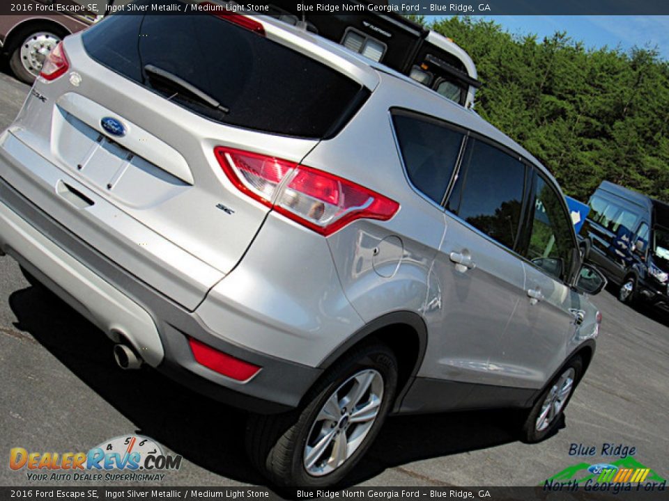 2016 Ford Escape SE Ingot Silver Metallic / Medium Light Stone Photo #28