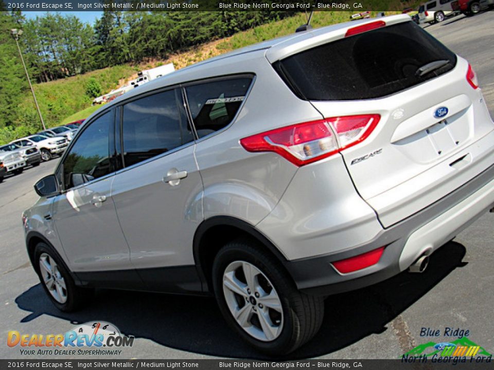 2016 Ford Escape SE Ingot Silver Metallic / Medium Light Stone Photo #29