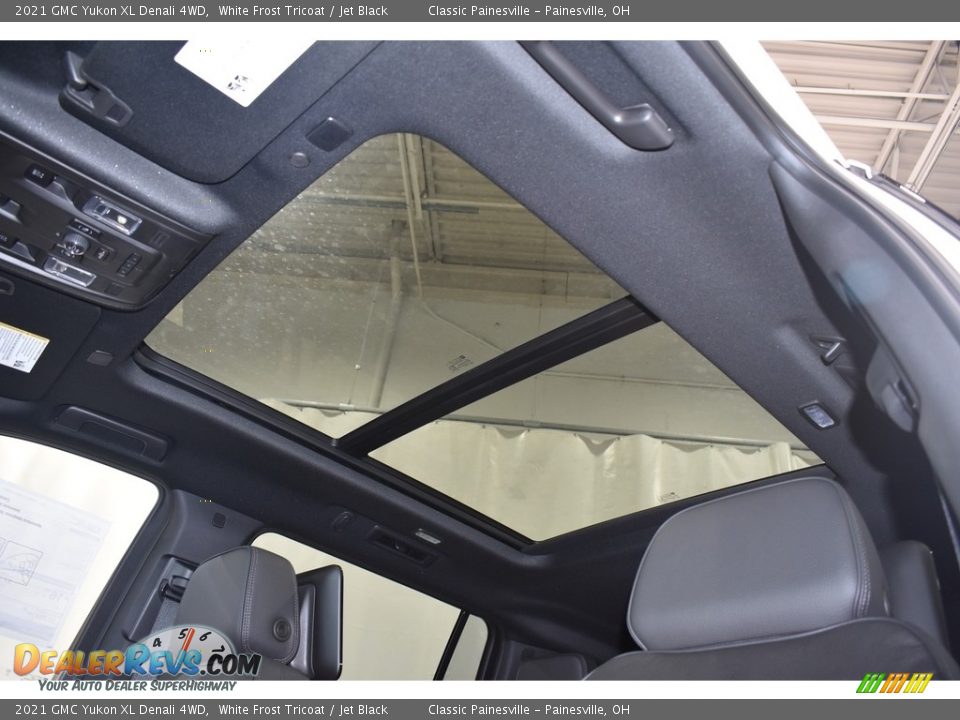Sunroof of 2021 GMC Yukon XL Denali 4WD Photo #6