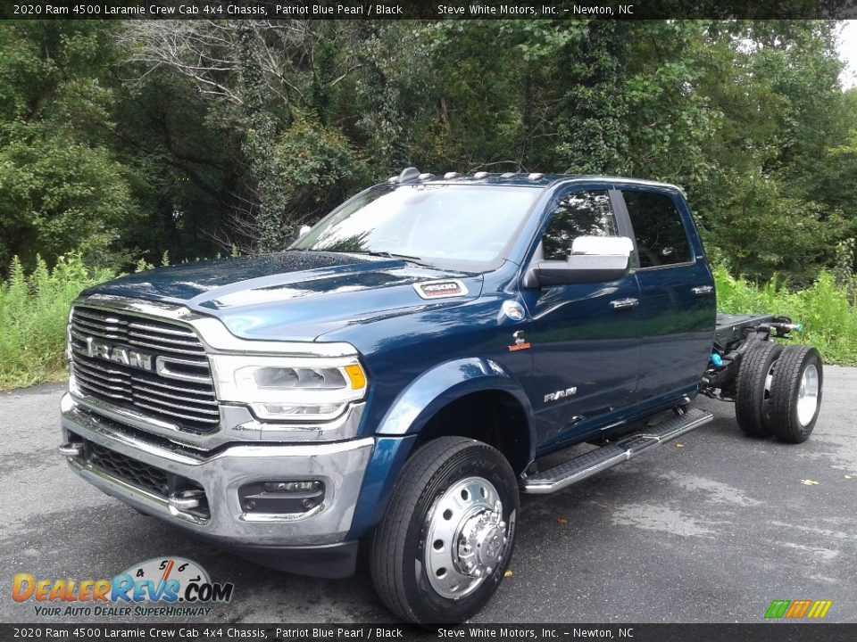 Front 3/4 View of 2020 Ram 4500 Laramie Crew Cab 4x4 Chassis Photo #2