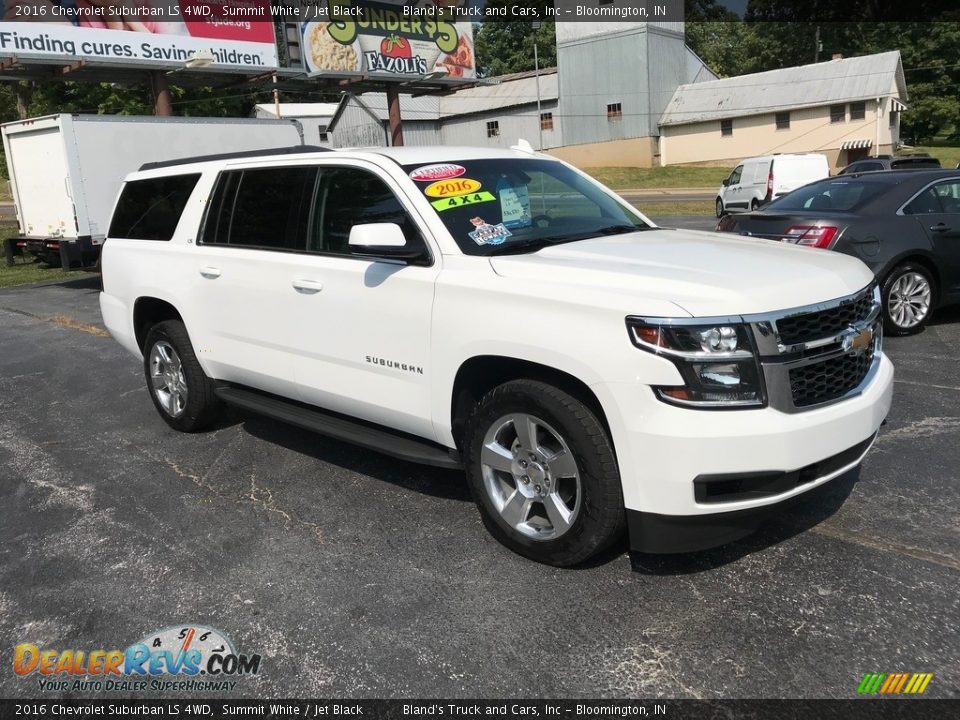 Front 3/4 View of 2016 Chevrolet Suburban LS 4WD Photo #4