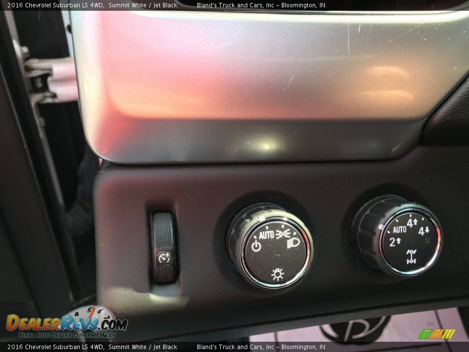 Controls of 2016 Chevrolet Suburban LS 4WD Photo #15