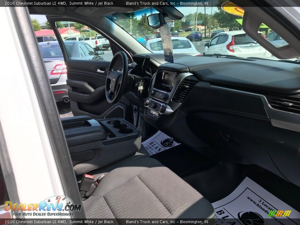 Front Seat of 2016 Chevrolet Suburban LS 4WD Photo #36