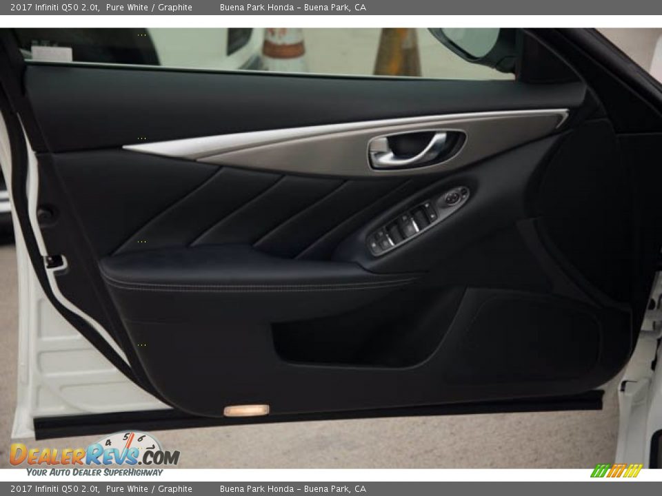 Door Panel of 2017 Infiniti Q50 2.0t Photo #29