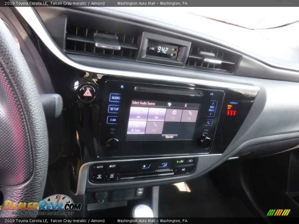 2019 Toyota Corolla LE Falcon Gray metallic / Almond Photo #3