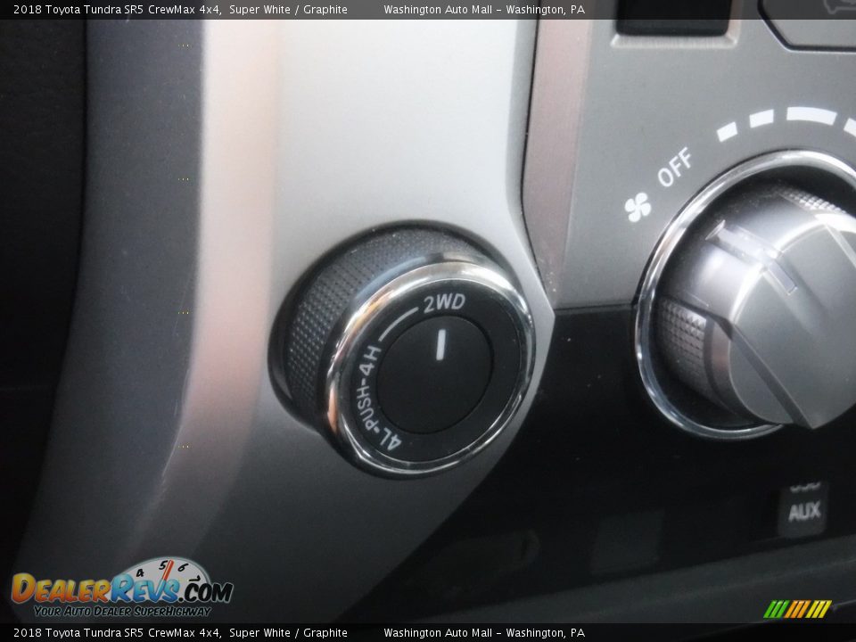 2018 Toyota Tundra SR5 CrewMax 4x4 Super White / Graphite Photo #7