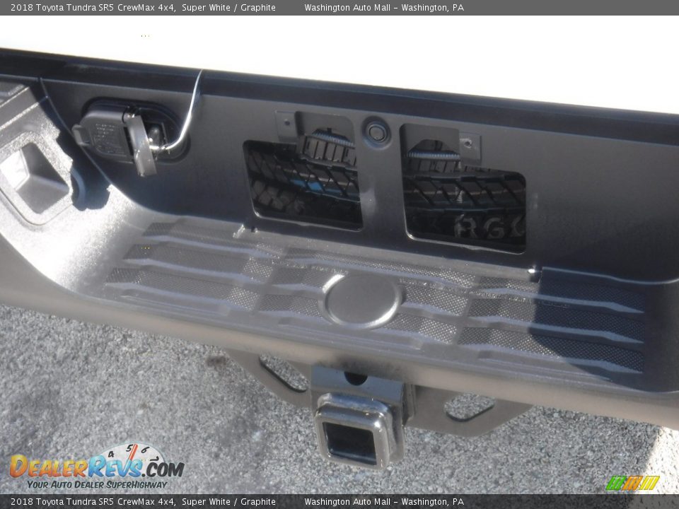 2018 Toyota Tundra SR5 CrewMax 4x4 Super White / Graphite Photo #17