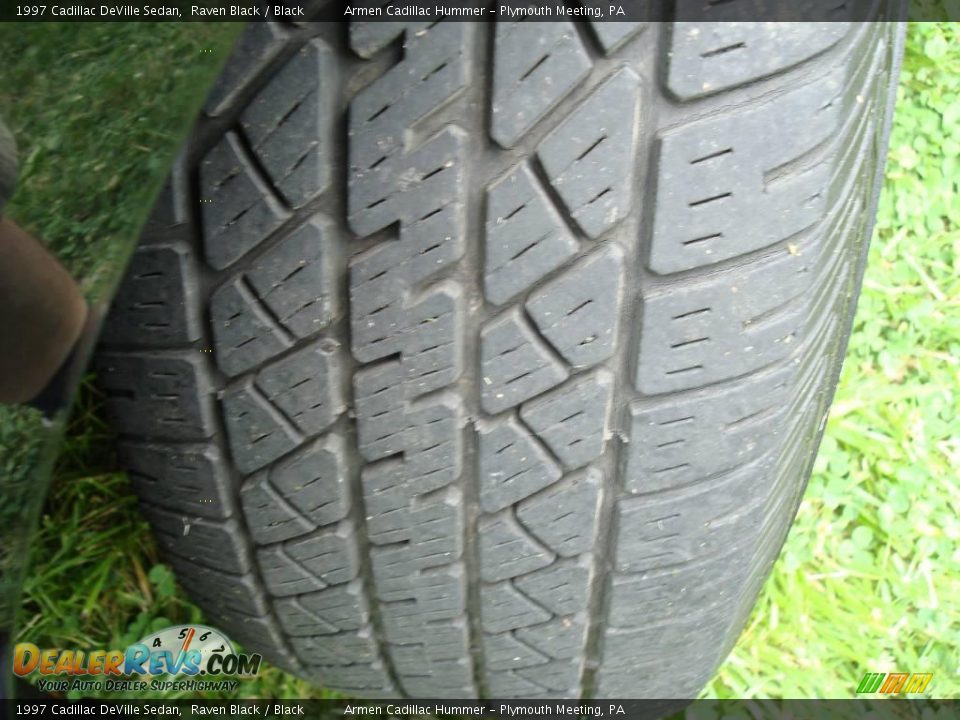 1997 Cadillac DeVille Sedan Raven Black / Black Photo #29