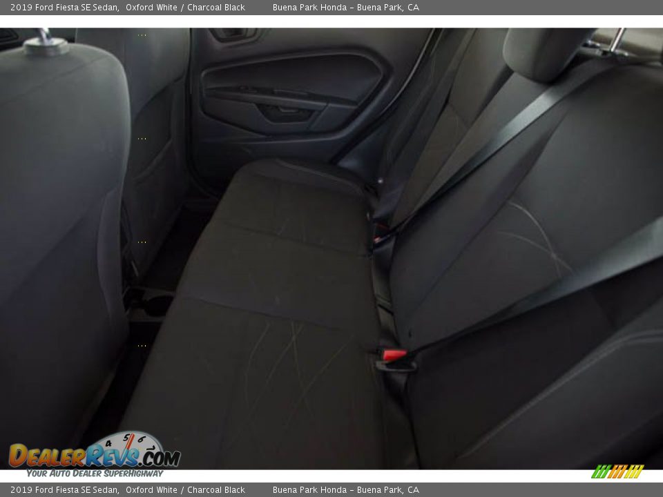 2019 Ford Fiesta SE Sedan Oxford White / Charcoal Black Photo #4