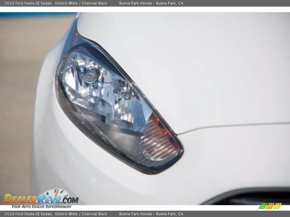 2019 Ford Fiesta SE Sedan Oxford White / Charcoal Black Photo #8