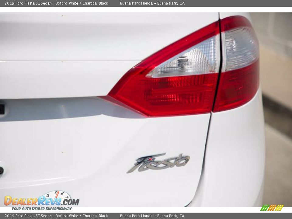 2019 Ford Fiesta SE Sedan Oxford White / Charcoal Black Photo #13