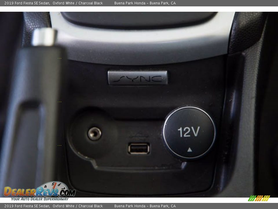 2019 Ford Fiesta SE Sedan Oxford White / Charcoal Black Photo #18