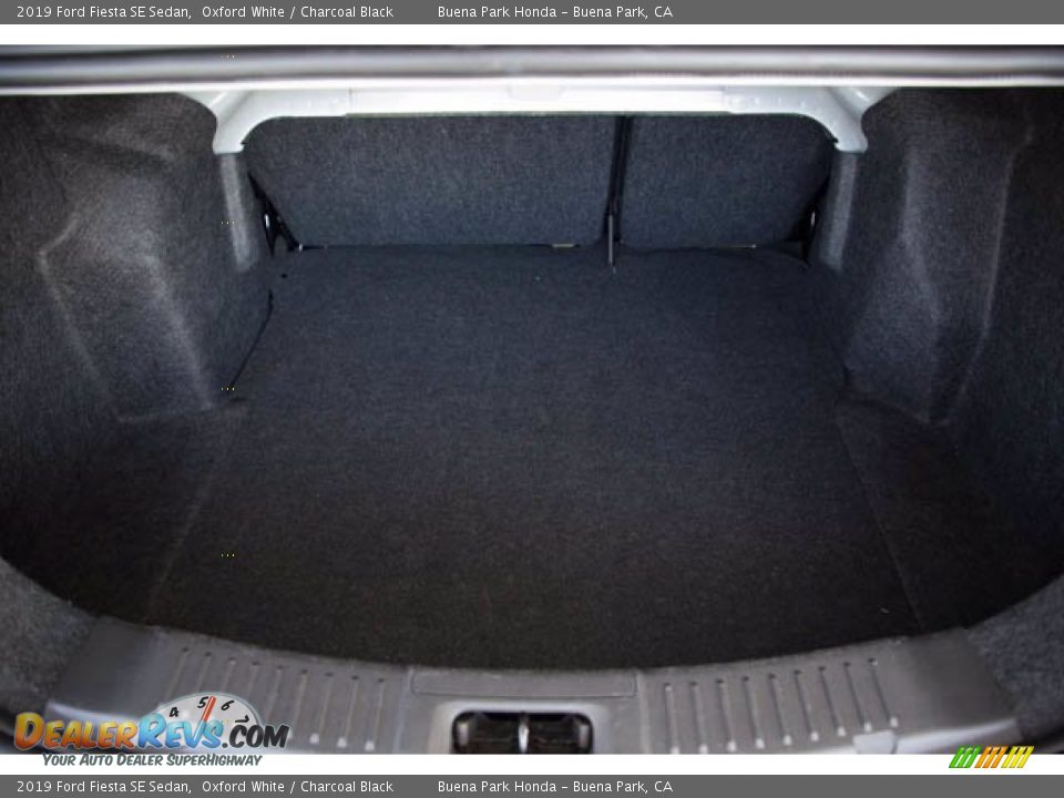 2019 Ford Fiesta SE Sedan Oxford White / Charcoal Black Photo #21