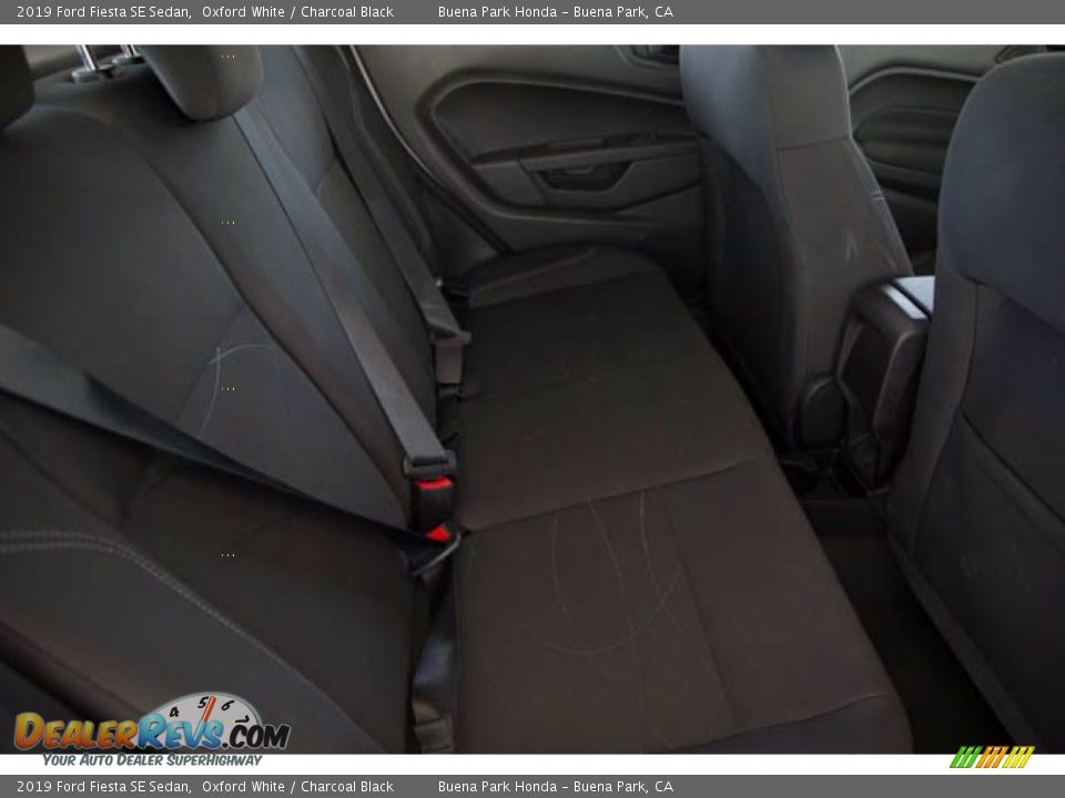 2019 Ford Fiesta SE Sedan Oxford White / Charcoal Black Photo #22