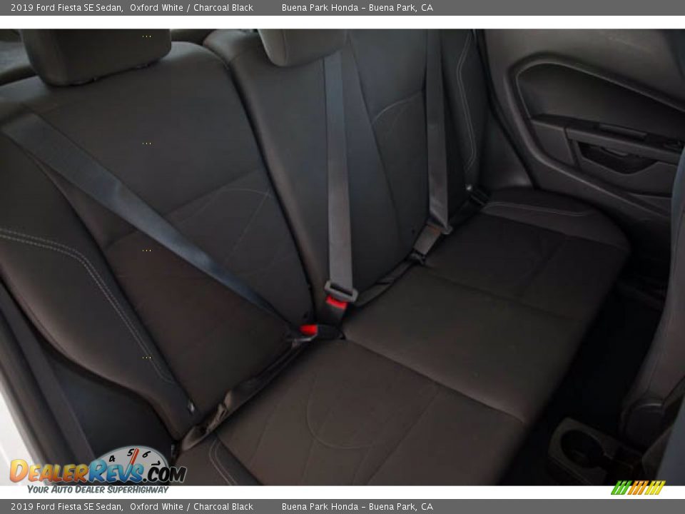 2019 Ford Fiesta SE Sedan Oxford White / Charcoal Black Photo #23