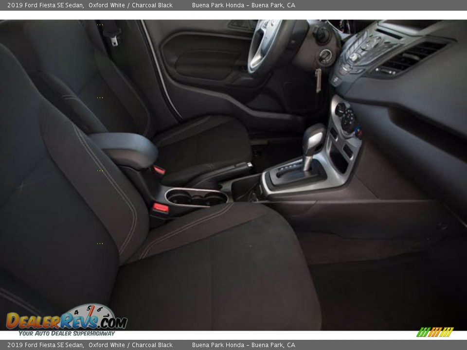 2019 Ford Fiesta SE Sedan Oxford White / Charcoal Black Photo #24