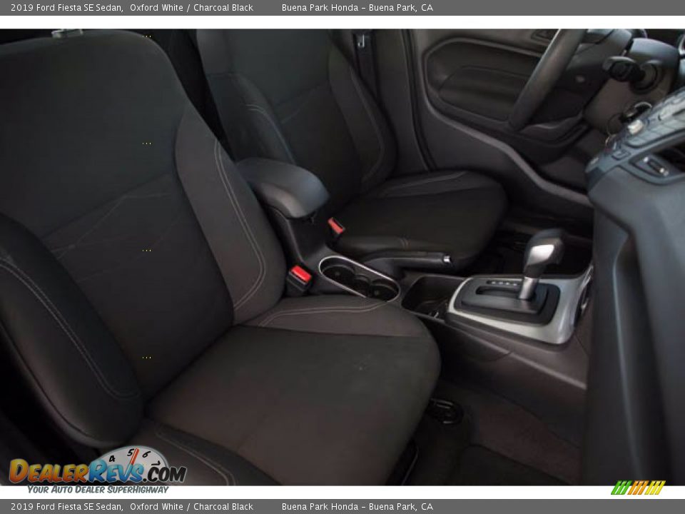 2019 Ford Fiesta SE Sedan Oxford White / Charcoal Black Photo #25