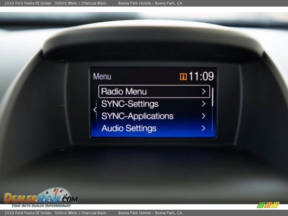 2019 Ford Fiesta SE Sedan Oxford White / Charcoal Black Photo #26