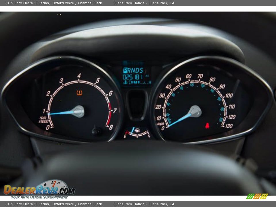 2019 Ford Fiesta SE Sedan Oxford White / Charcoal Black Photo #28