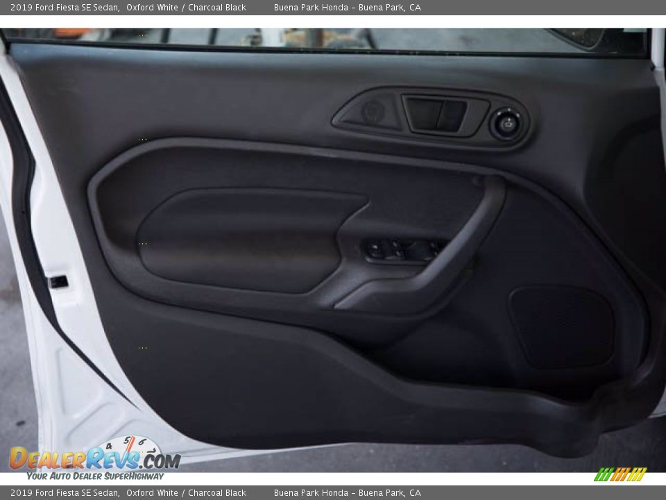 2019 Ford Fiesta SE Sedan Oxford White / Charcoal Black Photo #29